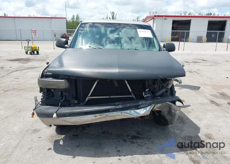 2001 Chevrolet Silverado 1500 из США, поврежденный, VIN 1GCEC14WX1Z134240